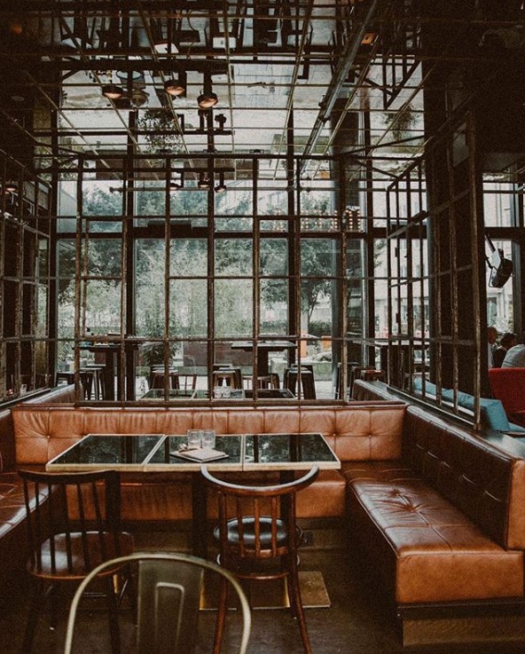 LiebManagement's tweet image. Heb jij de ruime, vintage lounge en bar van Ruby Lilly in München al eens bezocht? Kom langs voor een kop koffie ☕️, een drankje 🍸 of een midnight-snack 🍕 

📸 by @munich.with.us

#rubyhotels #leanluxury #munich #loungegoals #vintagestyle #barlife #spacious #boutiquehotel