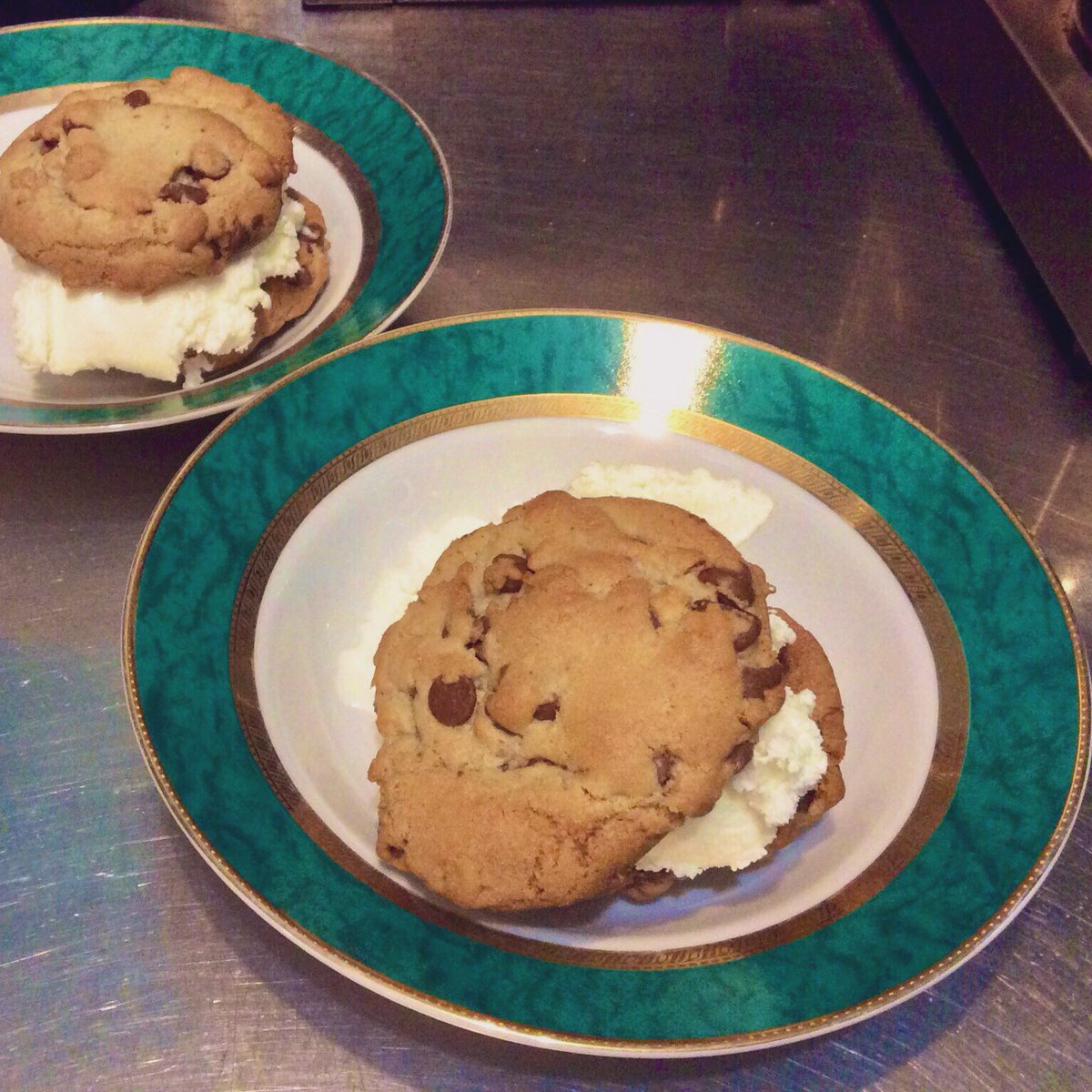 Good Morning Corner Brook!🌞

Today we have:
✨Chicken Bacon Club
✨Tomato Basil Soup 
✨Chocolate Chip Cookie Ice Cream Sandwich 

Call us at 7096397141 and reserve your table NOW