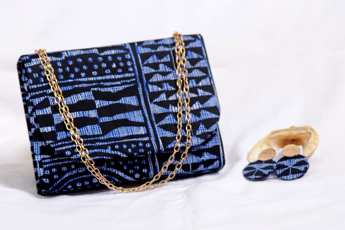 Afrishop237's tweet photo. Accessoires de votre magnifique Kimono 👘 en imprimé #ndop
- MENAEL BAG 13.000 FCFA Pratique pour toutes vos petites balades,
- NANA BEAUTY EARRING 2000 FCFA une touche de pagne à vos oreilles 😊👌.
Passez un excellent après-midi 😊
#afrishop237
#inikocollection #nanabeauty #sac https://t.co/9UtbFa0A5M