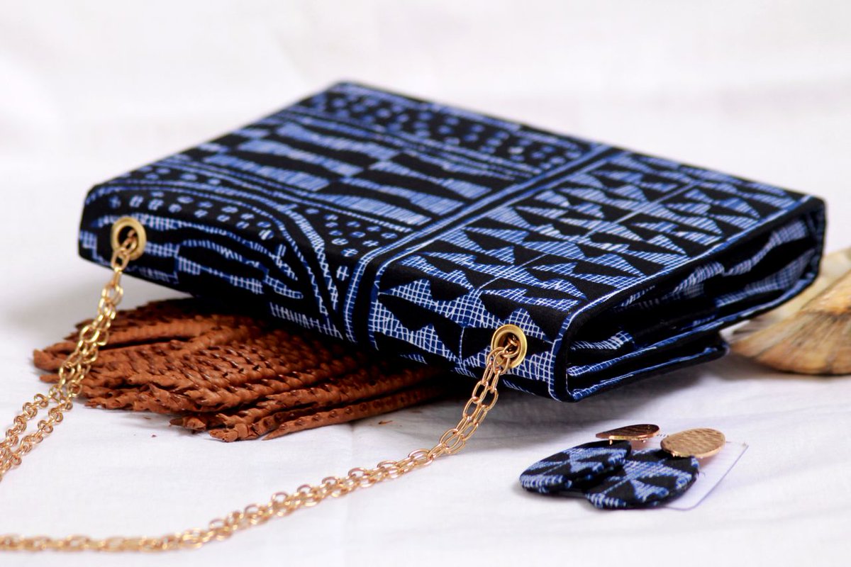 Afrishop237's tweet photo. Accessoires de votre magnifique Kimono 👘 en imprimé #ndop
- MENAEL BAG 13.000 FCFA Pratique pour toutes vos petites balades,
- NANA BEAUTY EARRING 2000 FCFA une touche de pagne à vos oreilles 😊👌.
Passez un excellent après-midi 😊
#afrishop237
#inikocollection #nanabeauty #sac https://t.co/9UtbFa0A5M