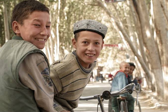 1. Les ouïgours sont des musulmans chinois.Faux, ce sont des musulmans turciques. La différence avec les chinois est très visible.