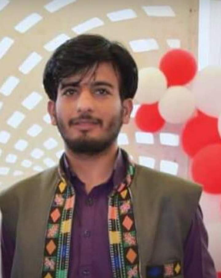 GwahramBal0ch's tweet photo. اب کہیں  تو کیا کہیں یئہں کہ ھم کو انصاف چائے۔ آخر ھم کس کس کیلے انصاف مانگتے رہینگے اس ریاست سے۔۔ https://t.co/ep6ToQqXOF