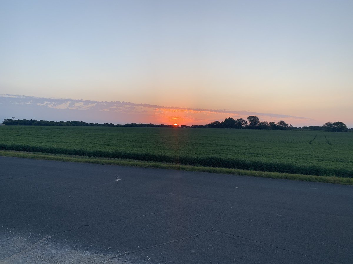 c_e_haakenson's tweet photo. #irunforsunrises #therunisntalwaysfun #findapurpose #findthepositive https://t.co/IOPY9oGHYT