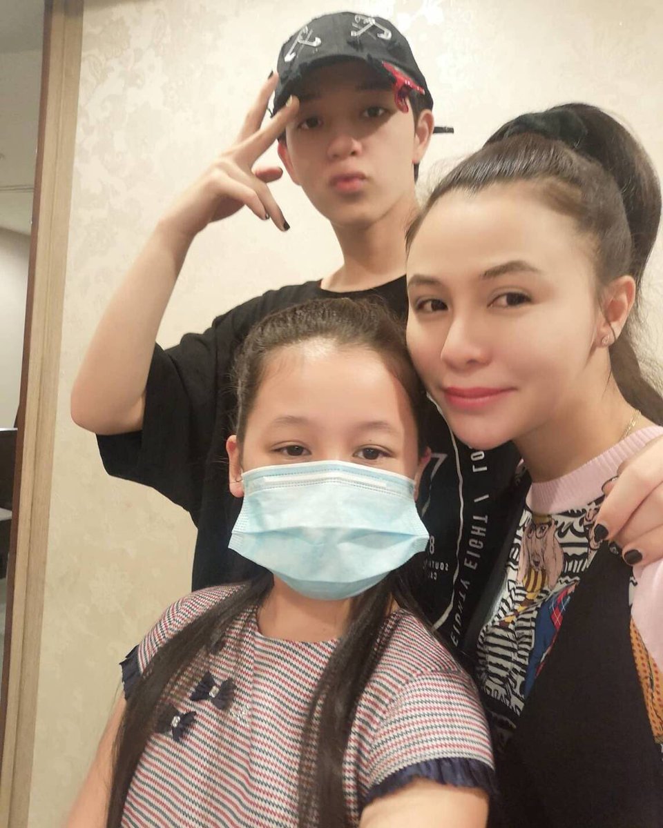 รักลูกทั้งสองคนนะคะขอให้ลูกสุขสบายแม่ก็เป็นสุขแล้วค่ะ รักที่ไม่มีข้อแม้นรักที่ไม่มีขอบเขตและไม่หวังสิ่งใดๆคือรักของแม่และลูกๆ#รักพี่ๆทุกๆที่เข้ามาในชีวิตเราด้วยนะคะฝากใจ3ดวงนี้ไว้ด้วยนะคะ❤️❤️❤️#บาสเด็กอ้วนที่แท้จริง#ปลายฝนเด็กซนที่แท้จริง 👩‍👧‍👦🙏🏻