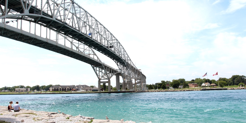 CanBorderSOR's tweet image. Planning to attend the annual Port Huron #FloatDown? Remember, travel restrictions are still in place between 🇺🇸 &amp;amp; 🇨🇦 for all modes of travel, tubes included. #BorderIntegrity #COVID19 @RCMPONT @CoastGuardCAN @SarniaPolice @USCG @USCGGreatLakes