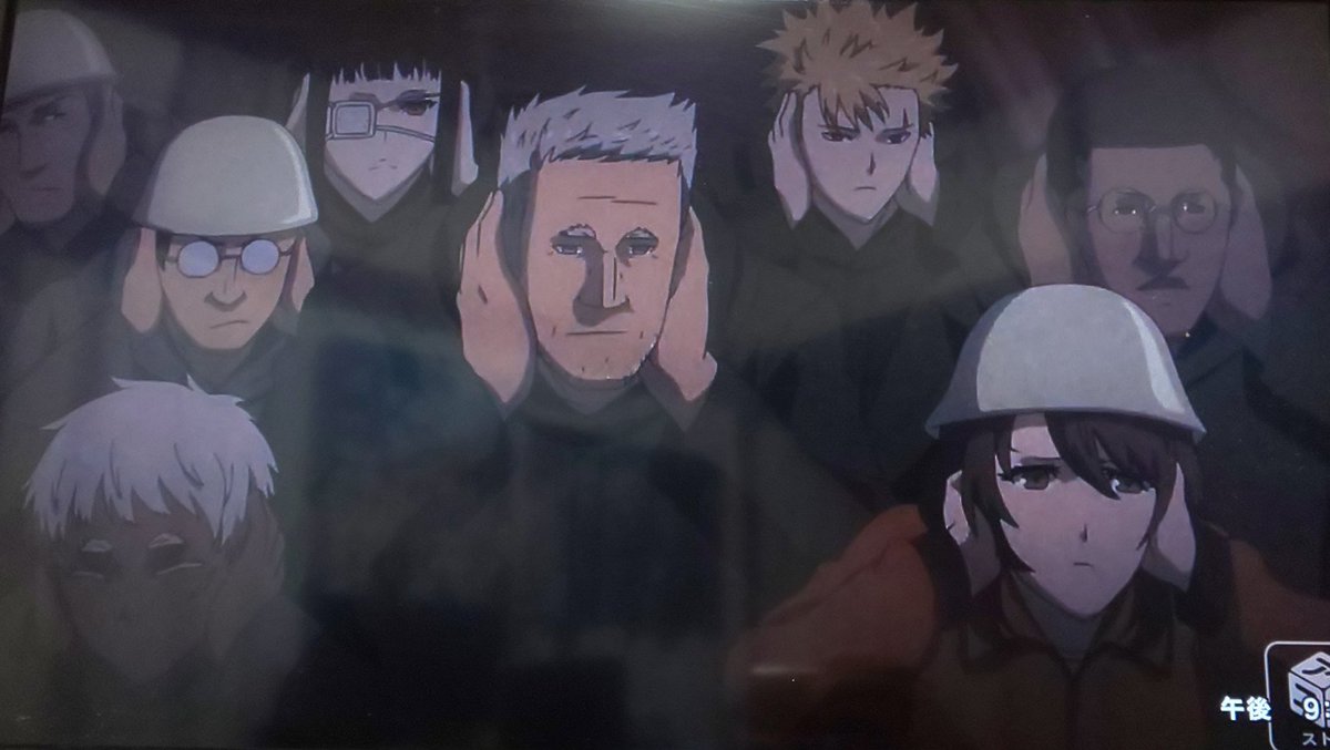 あるまいと 鼓膜が破れないように 耳を塞ぐのは音のためで 口を開けるのは中耳と外耳の圧を合わせるためとかでしょうか