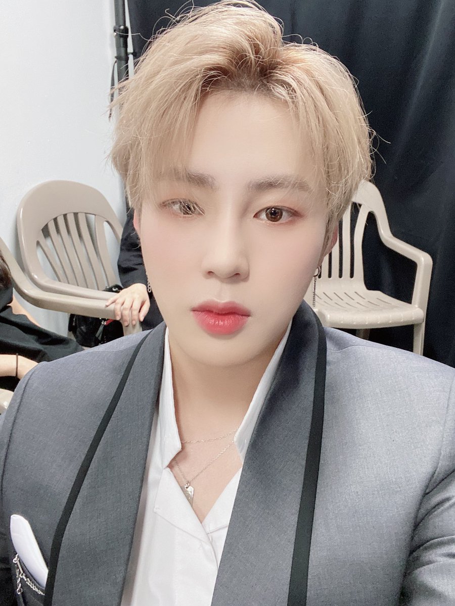 싸랑해용~~하늘~~ 
울컥했어요 
보고싶었거든요...😭
오늘도 감사하고 사랑하고 아낍니다!!!
#하성운 #하늘