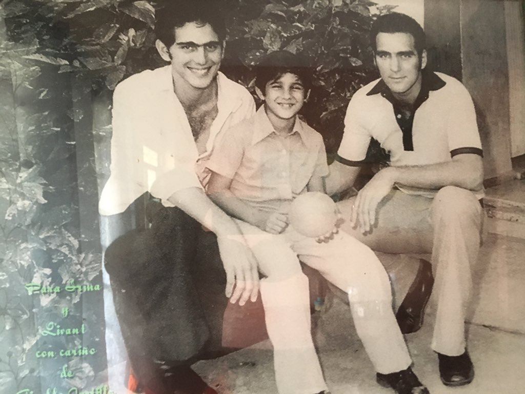 “ Feliz cumple mi brother Rene...así éramos entonces “