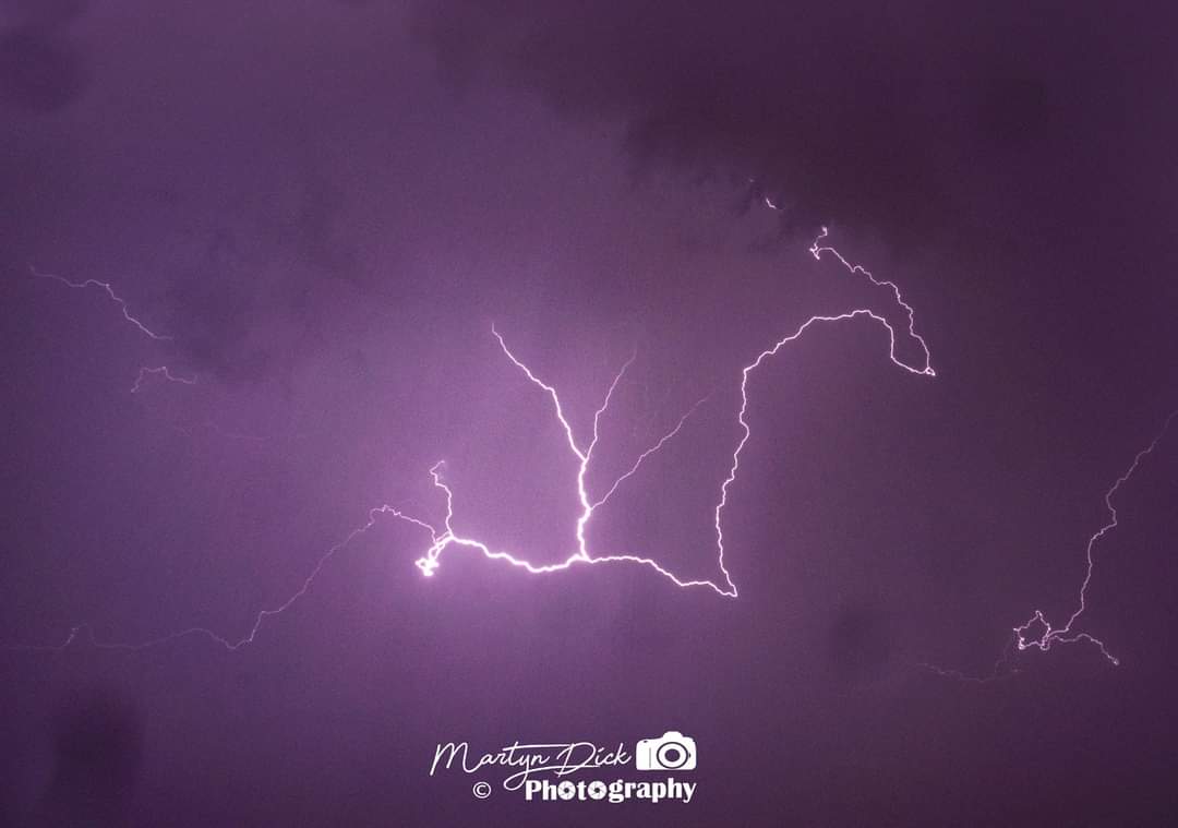 dick_martyn's tweet photo. Thunderstorm from last night that came out of nowhere

@BBCBristol
@bbcweather
@metoffice

#thunderstorm
#thunder
#lightning
#lightninguk
#summerstorm
#bbcweather
#bbcsouthwest https://t.co/KYCKqTt8Xs