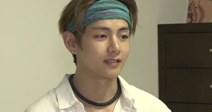 Bare faced Taehyung - a thread