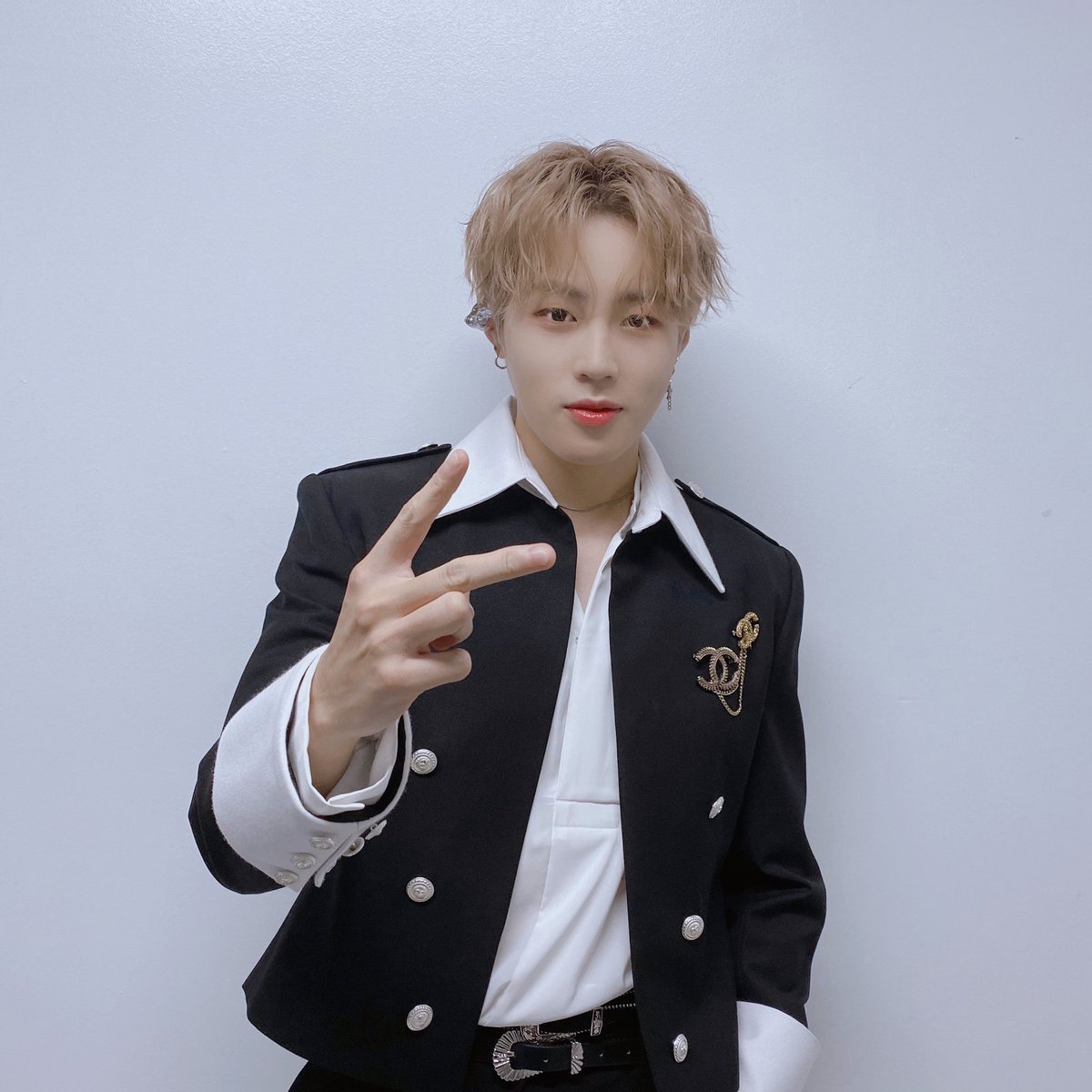 [☁]
⠀
구르미가 2020 소리바다 어워즈에서
‘신한류 보이스상’을 수상했습니다 🎉
⠀
구르미의 목소리를 사랑해주시는
전 세계 팬 여러분께 진심으로 감사드리고,
오늘 생중계와 현장에서 응원해주신
하늘 여러분 사랑합니다 💜💙💛
⠀
#하성운
#HASUNGWOON
#성운의_반짝이는별_하늘_수상축하해