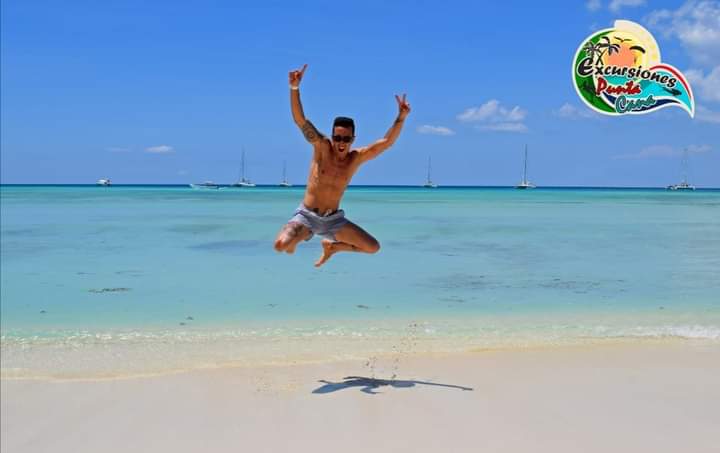 excursionespc's tweet photo. Vista aérea de la hermosa #islasaona #excursionespuntacana #excursionesenpuntacana #vacacionespuntacana #Bavaro #puntacana #aeropuertodepuntacana #excursiones #Repúblicadominicana #saona #islandsaona #bayahibe #saonatour https://t.co/rJYWAXIxVs
