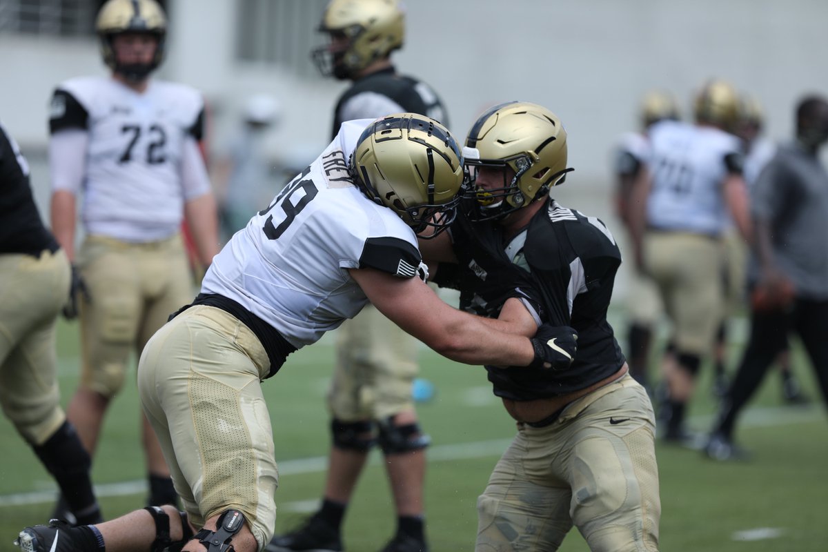 TinaCervasio's tweet photo. 8/8 ... on playing? @Buddie52 emphasizes how Seniors at #serviceacademies do not get an extra year of eligibility. They go to college 47 months/4years & then serve their country. "If there's an opportunity, we want to give our kids a chance to do what they love." #CollegeFootball https://t.co/CIQUohtK6t