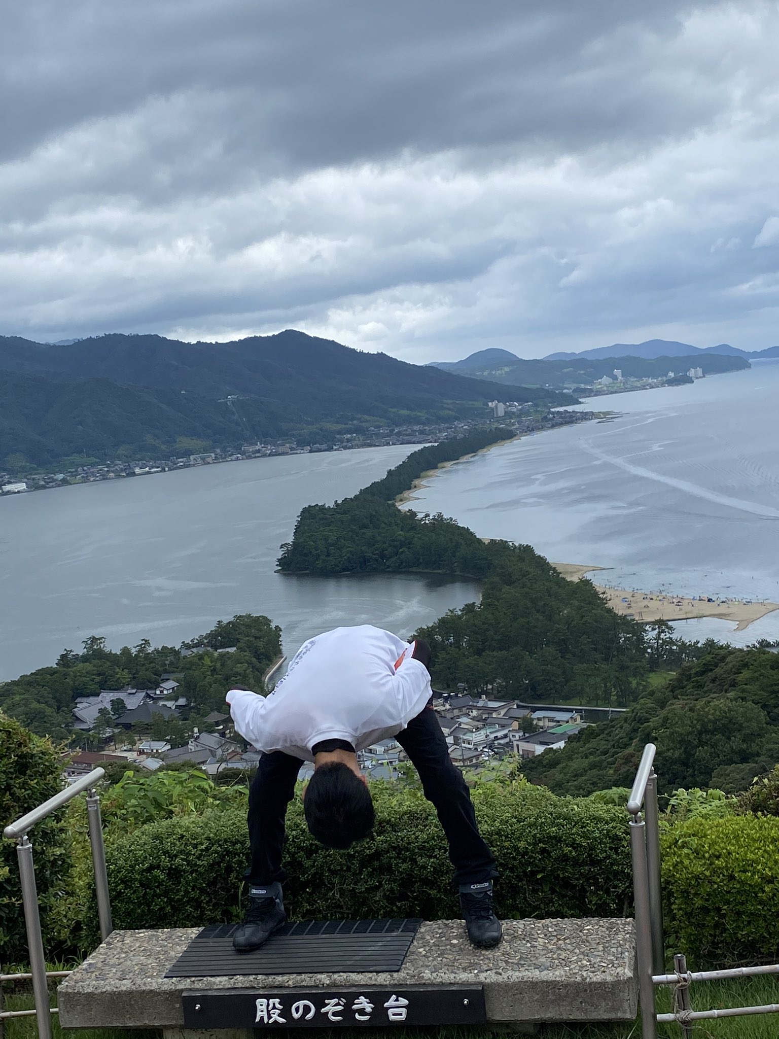 風とninjaとライムグリーンと Gpz900r いきなりの雨に変わったのは 男がこのポーズを決めた直後だった ちくしょう なんで帰りのリフトで晴れるだよ 天橋立 天橋立ビューランド T Co Xca4cusvqs Twitter