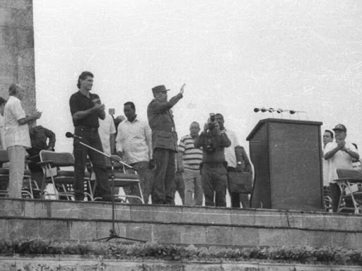 Felicidades #Cuba, que vas por el mundo salvando vidas y derrotando al odio. A sus 94, #Fidel vive entre nosotros, en la noble obra de su pueblo. #FidelPorSiempre #SomosCuba #SomosContinuidad.