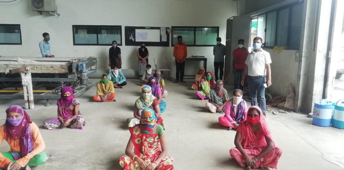 GLO_Sabarkantha's tweet photo. મહિલા સશક્તિકરણ પખવા���િયું ૨૦૨૦ ની ઉજવણી અન્વયે જિલ્લામાં વિવિધ સંસ્થાઓ ખાતે શ્રમજીવી મહિલા દિવસ નિમિત્તે વંદે ગુજરાત ચેનલ તથા સોશીયલ મિડીયા પર શ્રમજીવી મહિલાઓના સથવારે  કાર્યક્રમનુ જીવંત પ્રસારણ નિહાળવા વ્યવસ્થા કરવામાં આવેલ.
@dir_labourGuj
@CollectorSK 
@sabarkanthadp https://t.co/e6IVWZW5Mx