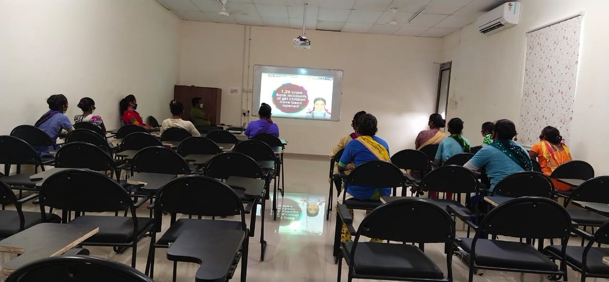 GLO_Sabarkantha's tweet photo. મહિલા સશક્તિકરણ પખવા���િયું ૨૦૨૦ ની ઉજવણી અન્વયે જિલ્લામાં વિવિધ સંસ્થાઓ ખાતે શ્રમજીવી મહિલા દિવસ નિમિત્તે વંદે ગુજરાત ચેનલ તથા સોશીયલ મિડીયા પર શ્રમજીવી મહિલાઓના સથવારે  કાર્યક્રમનુ જીવંત પ્રસારણ નિહાળવા વ્યવસ્થા કરવામાં આવેલ.
@dir_labourGuj
@CollectorSK 
@sabarkanthadp https://t.co/e6IVWZW5Mx