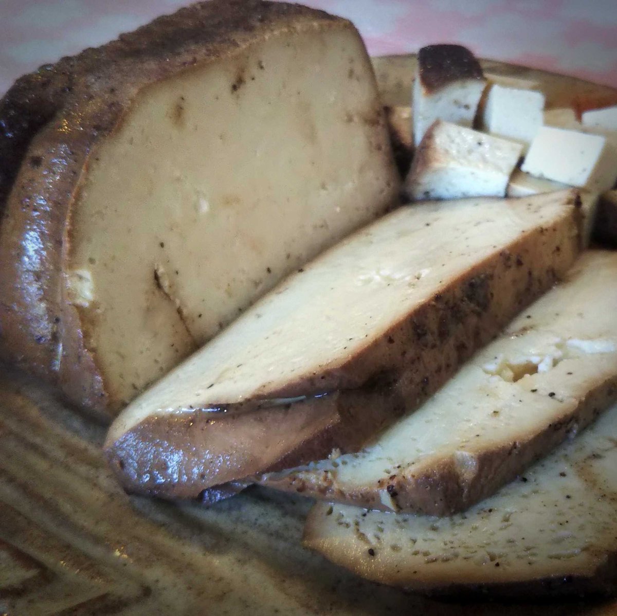 ozakinotofu's tweet photo. Smoked cheese for Vegan.
ヴィーガンにもスモークチーズ。
#尾崎のとうふ #豆腐の燻製 #神戸産サチユタカ #国産大豆 #天然にがり #豆腐 #ゆば #神戸 #神戸市 #Tofu #自然食品 #有機野菜 #ロカボ食品 #ヴィーガンフード #ロカボダイエット #低糖質 #KobeFooStyle https://t.co/y1IxPrODxw