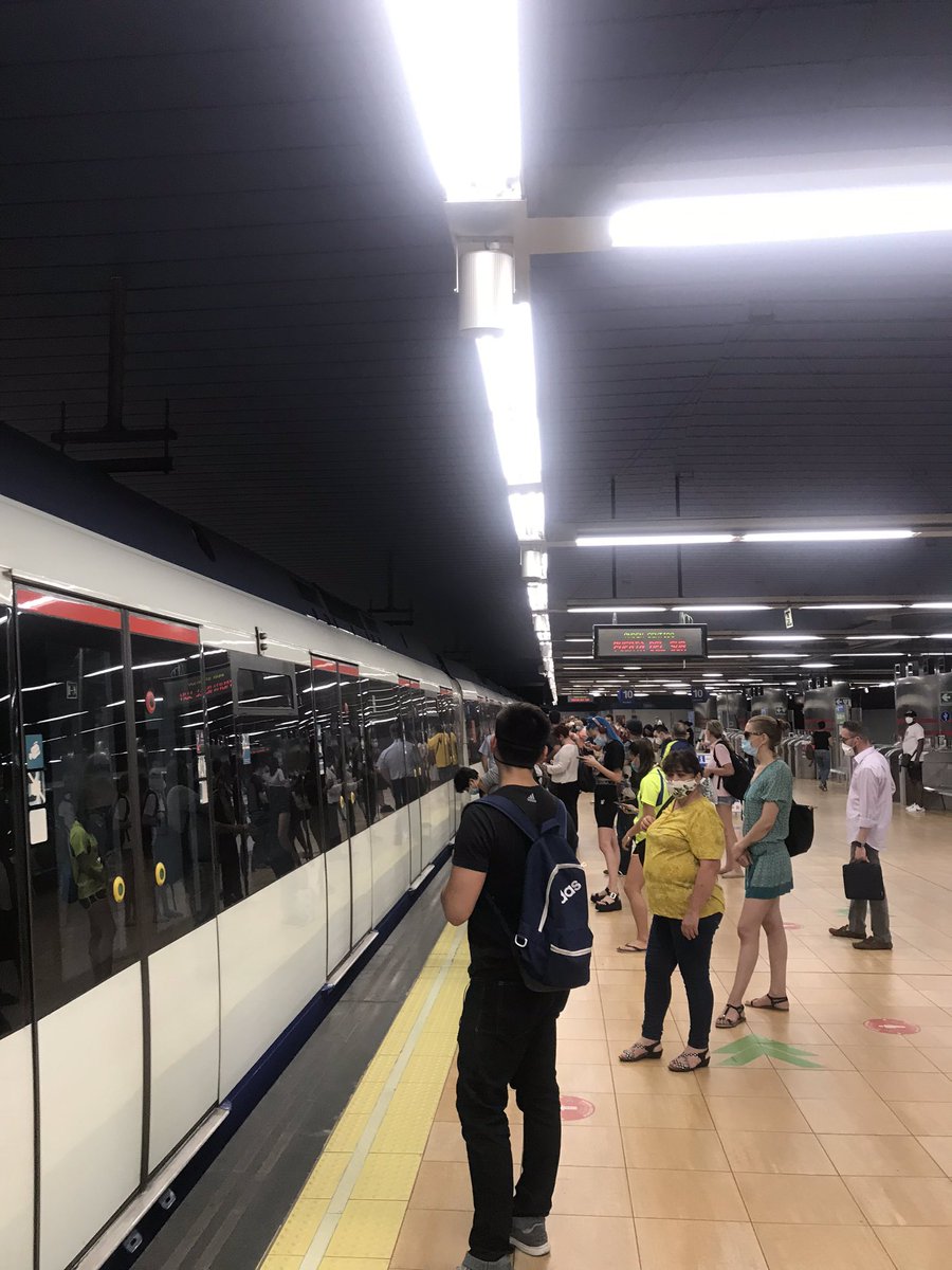 Jony9Rf's tweet photo. Seguimos para bingo @metro_madrid 12 min de espera en la moraleja, llego a tres olivos y se marcha un tren porque no admite pasajeros, otros 8 min de espera. De vergüenza. https://t.co/dmXJwoPVvE
