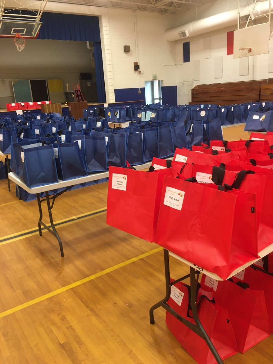 sinquefield1's tweet photo. Panda Learning Packs on the move! #reimaginedopenhouse #PTownPride #WeAreDPS @PrincipalTeal @AndreaPetiferED @Ptownap2 https://t.co/jjvrH5LDlO