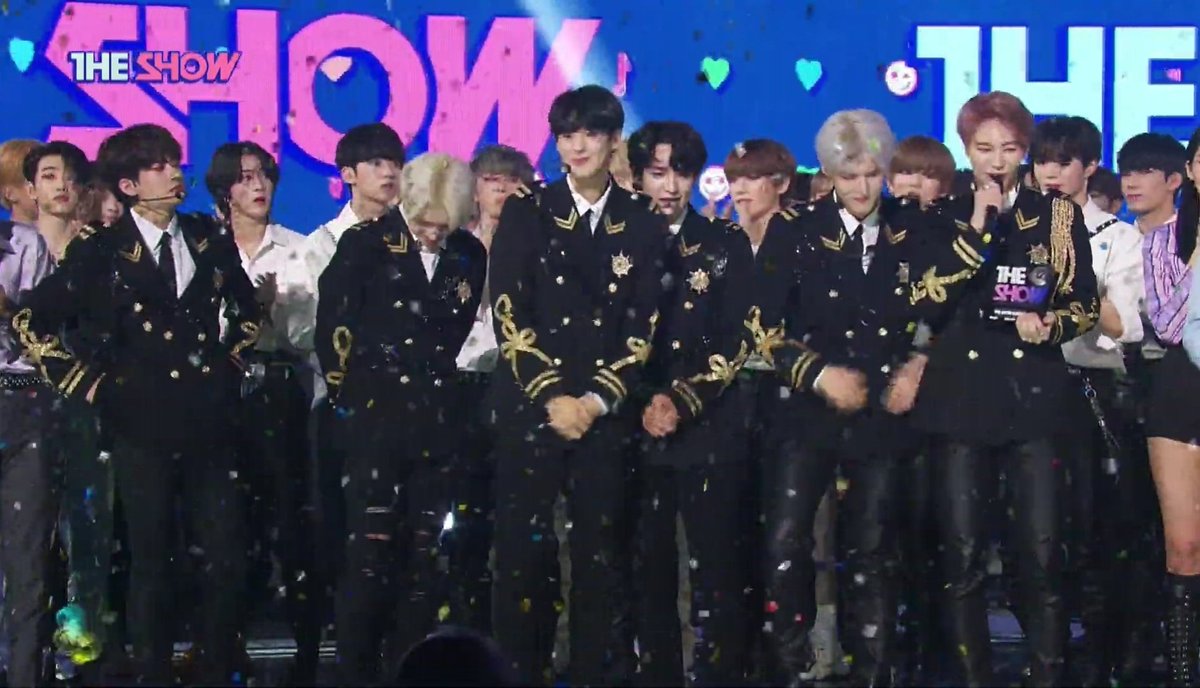 hanseungwoah's tweet photo. We went from #victon1stwin last november to #victon1stbonsang today what the helllll alices😭😭😭😭😭😭😭😭😭😭😭

#빅톤 #VICTON
#빅톤_소바본상_축하해
@VICTON1109 https://t.co/yE8VVz4ITy