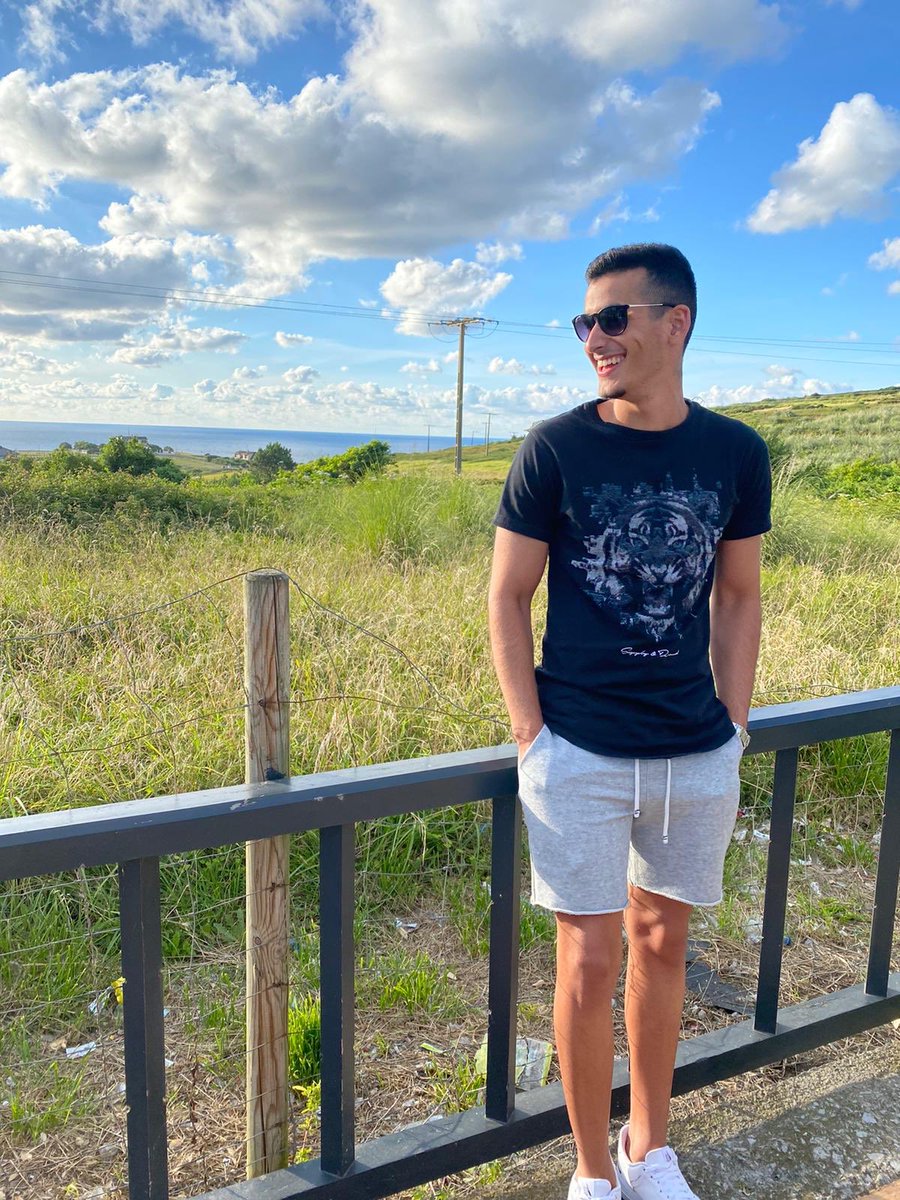 👣