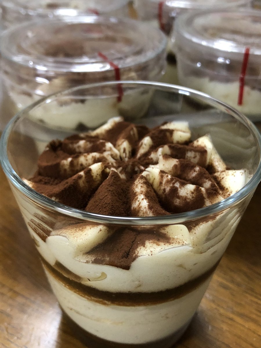 アイラブラーメン On Twitter ティラミス コストコ尼崎 激甘過ぎて１つ食べきるのに オッさんはしんどかった でもガラス製の容器が モロ ゾフのプリンカップの様に コップとして再利用出来るのがええ感じ しかも絶妙なサイズとシンプルなデザインでちょっこり