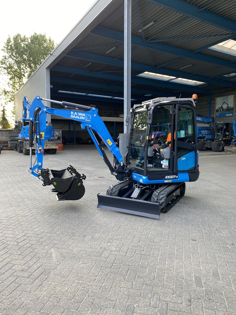 KAvanDaalenZn's tweet photo. Gister bij ons afgeleverd door #Meerman deze prachtig #Kubota KX027-4 voorzien van @Freshfilter overdruksysteem, #stageV motor en gespoten in onze vertrouwde kleur. #goedvoormekaar  #schoon  #zuinig  #meerblauwopstraat https://t.co/6U5Lb8UfuM