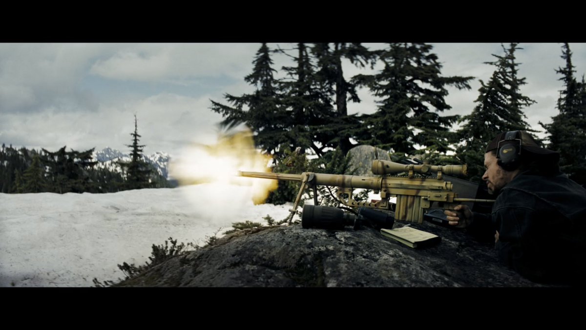 Battlewolf359 映画版シューターの大統領暗殺の狙撃地点を割り出すのに使われたライフルはcheytac M0ですね 弾は 408 チェイタックかな ある意味この銃が映画の顔でもあるけど 超ロングレンジを想定したスナイパーライフルだしデザインからして存在感も