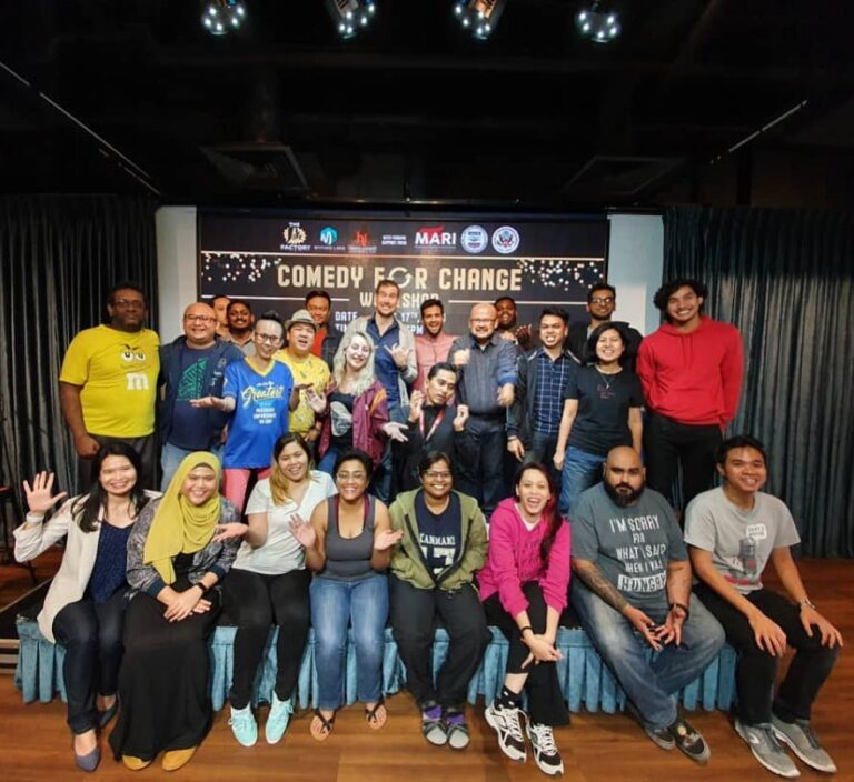 WorldOfMythos's tweet photo. 🔙 #ThrowbackThursday
This week last year, we partnered with @HarithIskander & @USAIDOTI to host Malaysia's first #ComedyforChange event. In front of a packed audience, the nation's top comedians performed 15 live acts that countered #racism, #sexism and #violentextremism 🎤👏🏽 https://t.co/OAnoN6AzGG