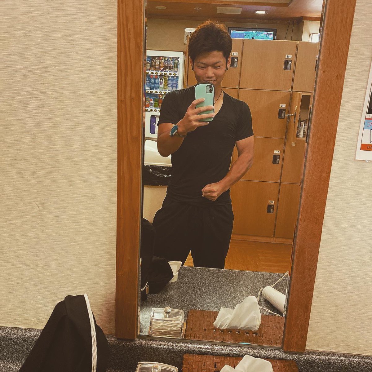 PigDirtys's tweet photo. ダイエット開始から4ヶ月と10日。
中間発表として肉割れとかその他もろもろ恥ずかしいけど成果を見てもらいたいから載せとこ！
ビフォーは僕の可愛い可愛い肉まん顔の時の満面の笑顔。笑
今のところ合計-25㌔、目標は結構達成出来てる笑
皆様からのいいねと「痩せたね」の一言が今後の励みになります https://t.co/sTIZRPJ8Qk