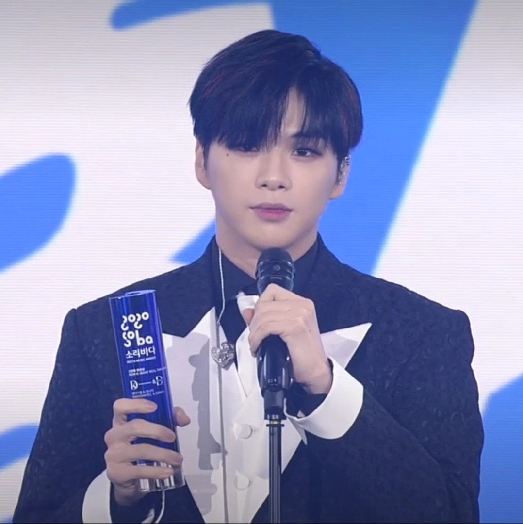 momo_chan85's tweet photo. Omg Daniel won three awards including a Daesang, you deserve them all you beautiful man!! 😭😭💗💗💗💗

  #강다니엘 #kangdaniel  #Danity #soribada2020 @konnect_danielk https://t.co/QoWS6z6LFw