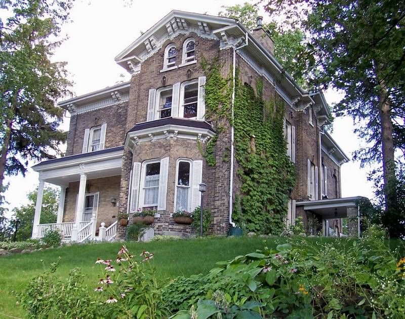 ACOHamilton's tweet photo. #OntarioHouseStyles No. 6: Italianate Style https://t.co/KY7r44KPMz