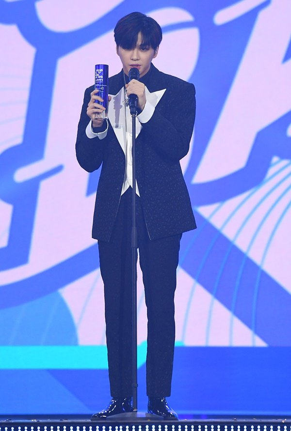 DIEUDANIEL_DAUM's tweet photo. 강다니엘 2020 소리바다 어워즈
3관왕 축하합니다🎉
👑본상 👑찐팬상 👑스테이지상

다니엘이 있어 다니티는 행복하고
언제나 함께합니다.

#다니엘_소바3관왕_축하해
#OurPride_SoribaDanielK https://t.co/ZtdJg1jORS