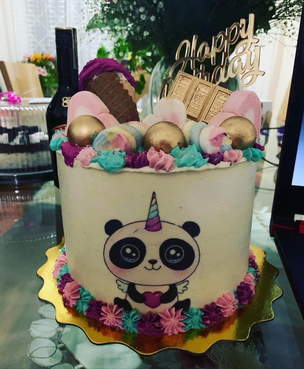 //Also, my bday cake was so Ali-ish 🥺💖🌸