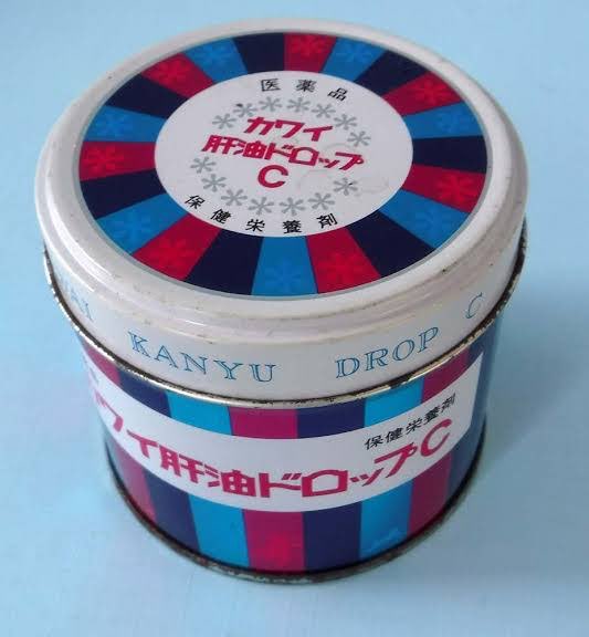 藍 この缶も懐かしい 肝油ドロップは医薬品だから食べ過ぎたらダメなんだよね 用量守らないからか買ってくれなくなった思い出 当たり前