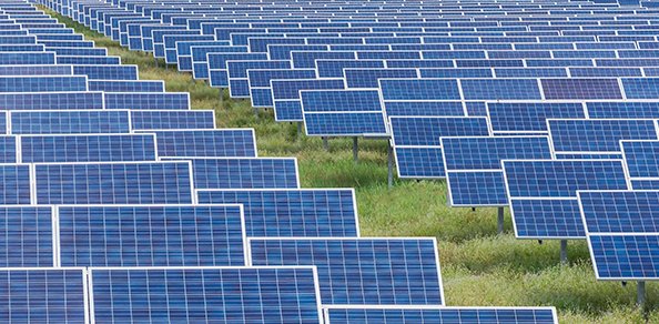 Het aantal branden met zonnepanelen neemt toe. Zijn zonnepanelen het nieuwe asbest? Lector Nils Rosmuller blogt over dit actuele onderwerp.
bit.ly/3akSqK8