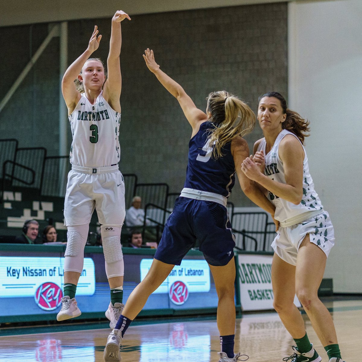 DartmouthWBB's tweet photo. Happy #LeftHandersDay 🖐🌲🔥

#MindOn18 https://t.co/ZfRI5LyrZs