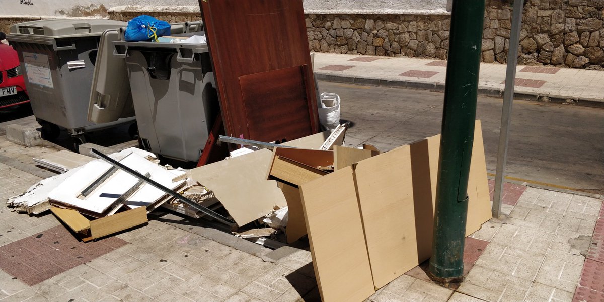 MalagaPor's tweet photo. @MalagaPor @BarriosMalaga @AscoMalaga @malaga @MLG_nofunciona @serdemalaga @BasuraEsBasura @pacodelatorrep @CenacheroCabrea @apadrina1mueble @OrgullodeMalaga @MalagaSucia @QuejasMalaga @CuidameMalaga @nofuncionaMLG @AquiMalaga @CuidameMalaga @XLimpia @LimasaOficial https://t.co/WL6iEdczoz