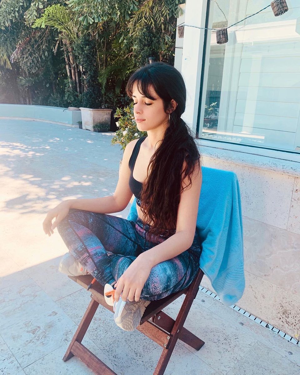 RLorde1's tweet photo. Imagine the cyberbullying C has faced since she was a teen, career pressures, music industry shallowness. Many young artists turn to alcohol, drugs, other excesses. The fact that our girl turned to meditation, self-love, mindfulness &amp; activism is a blessing. Love my flower child! https://t.co/ML1wCUI7j3