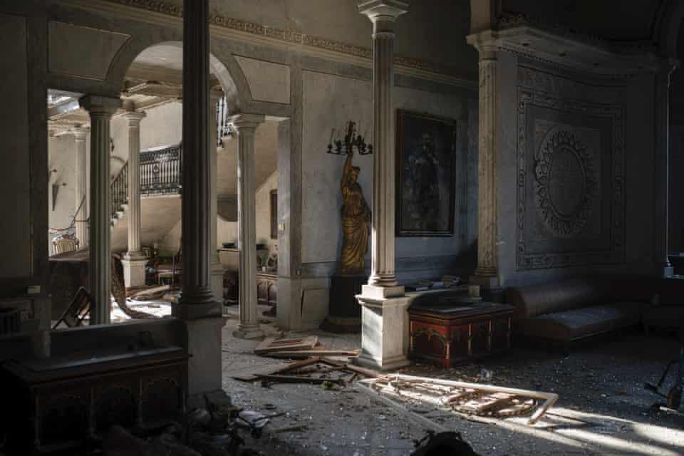 alfonslopeztena's tweet photo. Beirut explosion devastates Sursock Palace and Museum
https://t.co/R2HTezsXgB https://t.co/GruTfYqazt