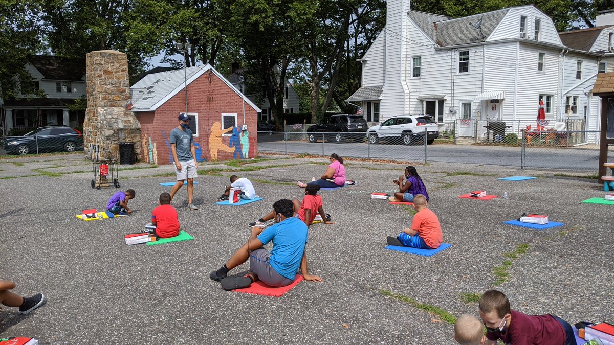 LVwithLove's tweet image. Kids learning CPR from @BethlehemHealth and spending some time with @BethlehemPolice at Elmwood Park today.