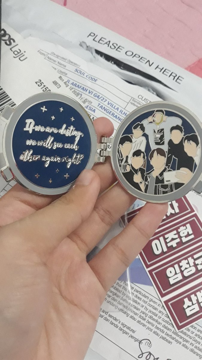 httpdewr's tweet image. received the prize all the way from INA safe and sound! thank you so much for the giveaway and this is so pretty &amp;lt;3 

@Soulcode_ID ❤🥰
