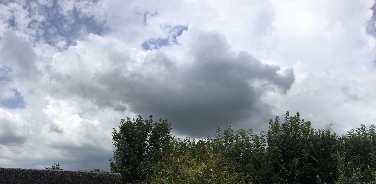 cosmoblivion's tweet image. All that blue sky...yet thunder is rumbling through it! 
#summer #weather #prettyclouds