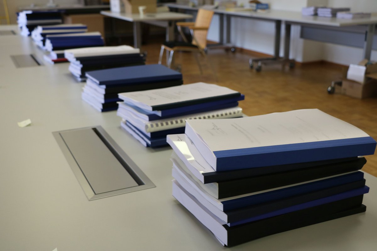 DHPol_Muenster's tweet photo. Geschafft! Die meisten Studierenden haben ihre Masterarbeit bereits im Prüfungsamt @DHPol_Muenster abgegeben. Nun läuft der Countdown #Master2020: Abgabeschluss ist morgen 11:59 Uhr! https://t.co/lFvyYn4vIS