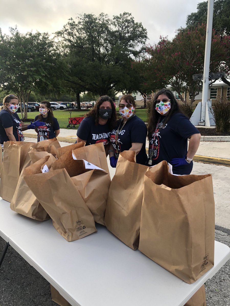 dr_mina2's tweet photo. Dropped in on Our elementary supply pickup this morning. So many smiles and such a welcoming staff! #FSHLimitlessLearning @DrJCerna @DrGbates https://t.co/YQcmDB6Mpb