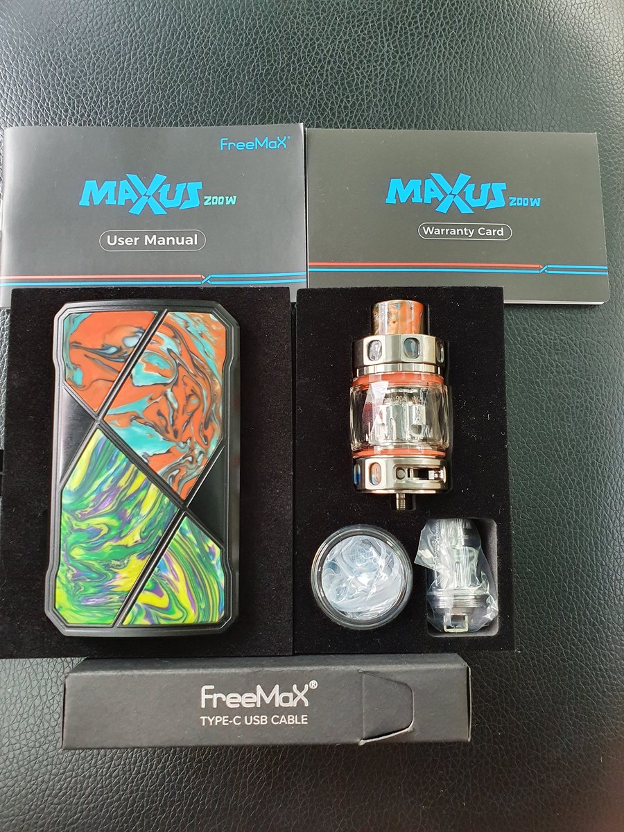 GreenVapinGiant's tweet photo. Big thanks to @Freemaxvape for this gorgeous #Maxus200wkit i won in there recent tester competition, just love it, great feel, well built, quick firing, just class, really like the glass ext as just looks the biz. Thanks again @Freemaxvape Great Kit as usual👌👌👌👌👌👌 https://t.co/xyJMzKgHDM