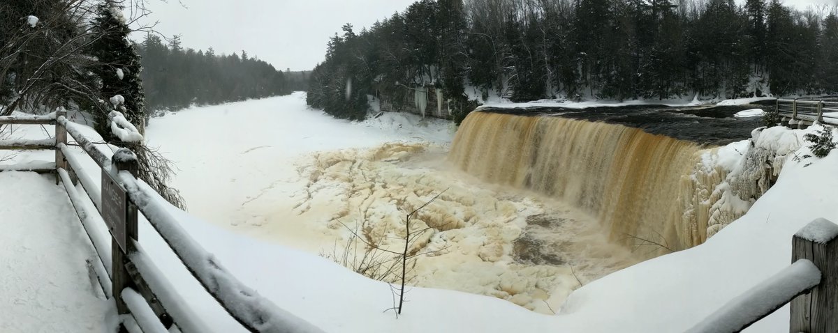 CIGLR_UM's tweet photo. #TBT #ThrowbackThursday #TahquamenonFallsThursday

#FebruaryFalls in the #UP. How beautiful #winter can be.

#Michigan #UpperPeninsula #GreatLakes https://t.co/vA6NuPuyOp