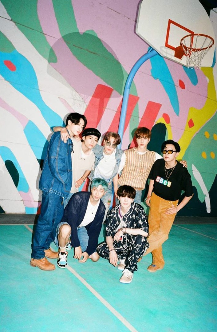 ㅤO2. Photo Teaser. #BTS    #방탄소년단    #BTS_Dynamite   Group Teaser Photo 1 with 100% Retro concept. ㅤ