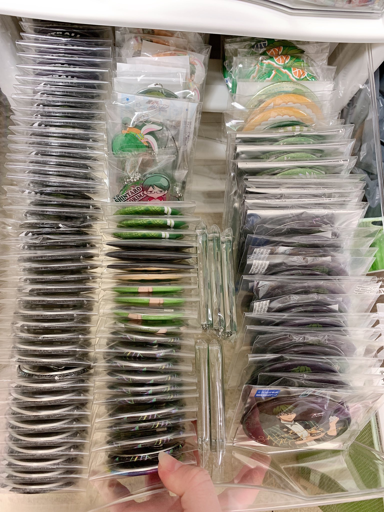 みづき カインズのb4マルチチェスト購入し缶バッジ収納しました 1段に大体0個入るのでこれで00個収納 できます 自分がどの缶バッジ何個持ってるかとか確認できて自分的にはちょー便利